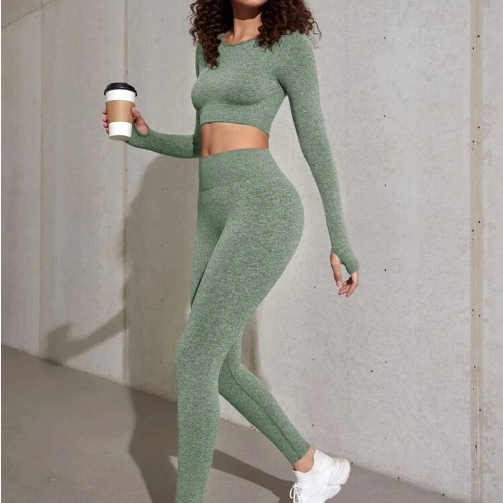 Women's Green Long Sleeve Crop Top and Leggings Set